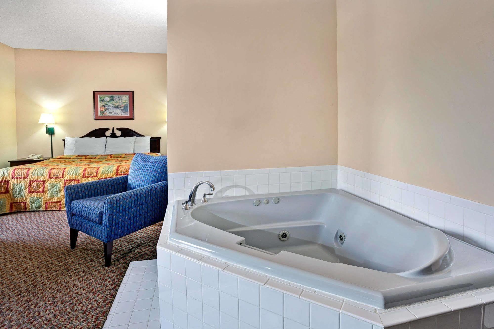Days Inn - Chapel Hill Exteriér fotografie