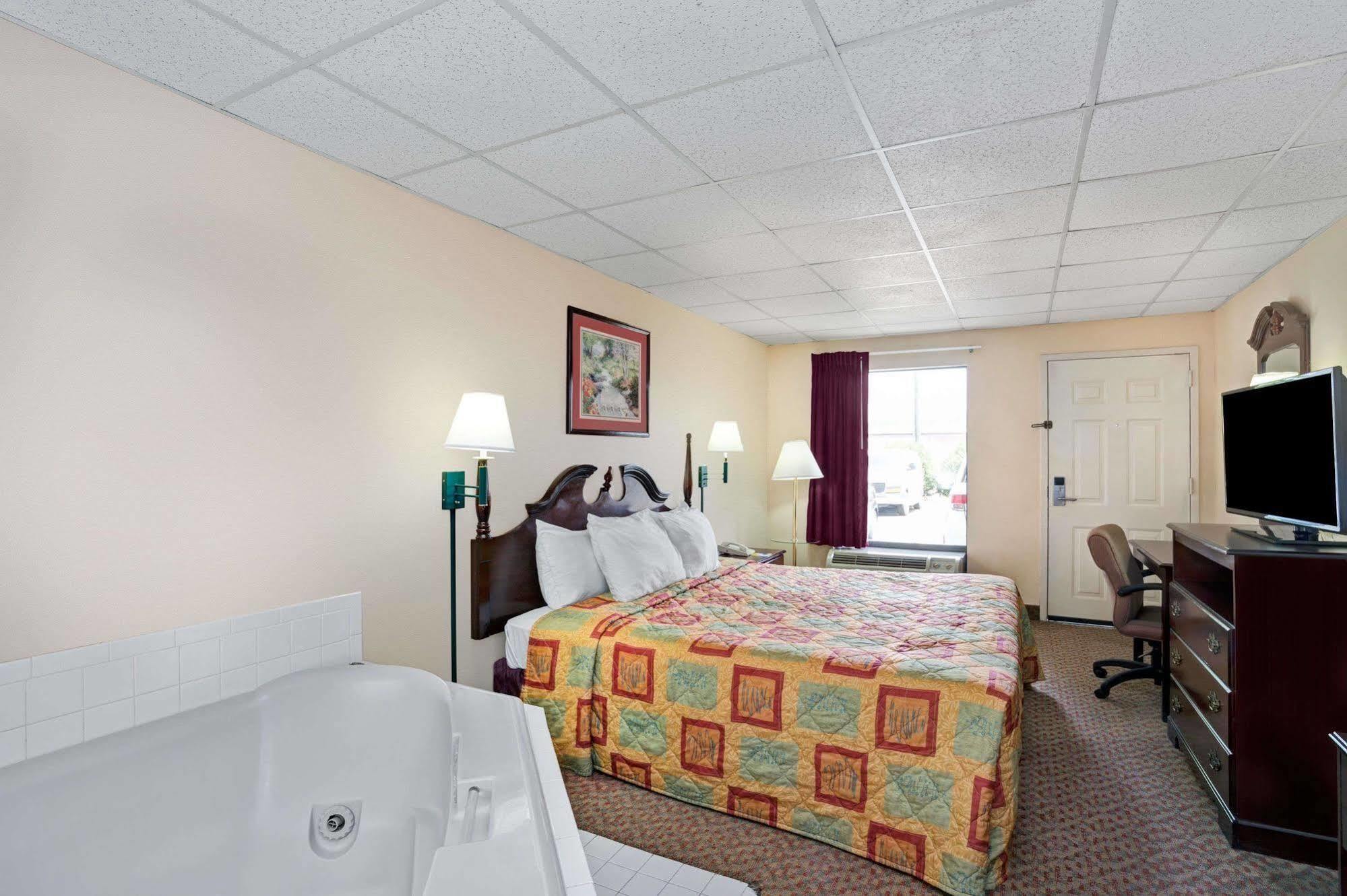 Days Inn - Chapel Hill Exteriér fotografie